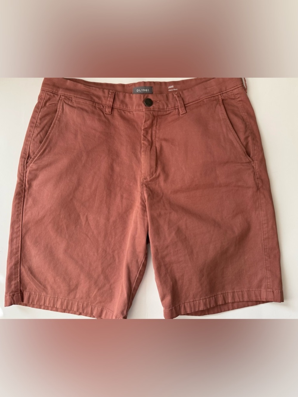 DL1961 Men’s Red Bark Jake Chino Shorts
Size 36